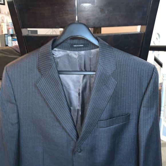 Calvin Klein men’s gray pinstriped suit, blazer, and pants 100% Wool 40R - Picture 14 of 15